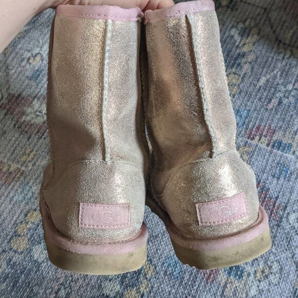 UGG | Kid's Classic II Metallic Glitter Boots In Pink - Picture 4 of 9